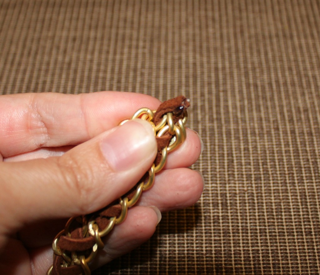 Chain and suede laced bracelet - step 5