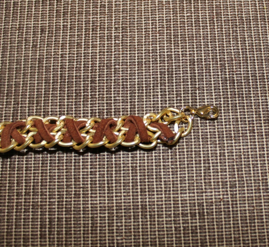 Chain and suede laced bracelet - step 6