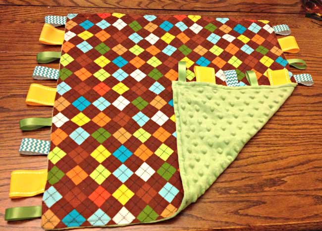 DIY Tag Blanket - great baby gift!